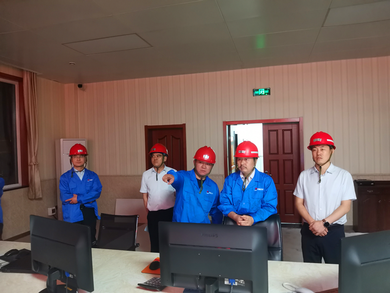 黨委書記、董事長方剛到黃陵二礦選煤廠檢查指導1.png 黨委書記、董事長方剛到黃陵二礦選煤廠檢查指導1.png