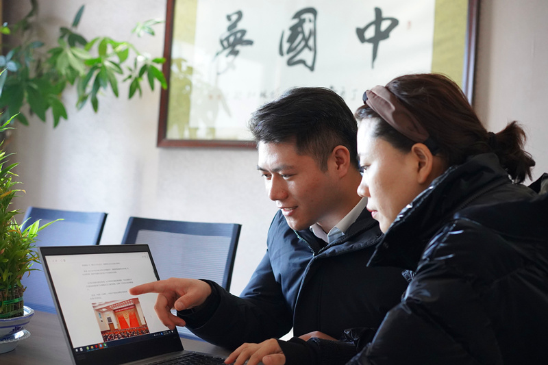 神木分公司充分利用微信公眾號(hào)服務(wù)平臺(tái)，及時(shí)發(fā)布中共十九屆六中全會(huì)精神學(xué)習(xí)的內(nèi)容，引導(dǎo)全體員工通過(guò)學(xué)習(xí)要堅(jiān)決貫徹黨中央決策部署，完整、準(zhǔn)確、全面貫徹新發(fā)展理念，解放思想、深化改革、凝心聚力、擔(dān)當(dāng)實(shí)干。_副本.jpg