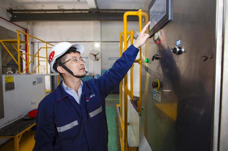 征途漫漫唯有奮斗 功業颯颯來自革新——記陜煤集團2020-2021年度勞動模范姚雷-2.png