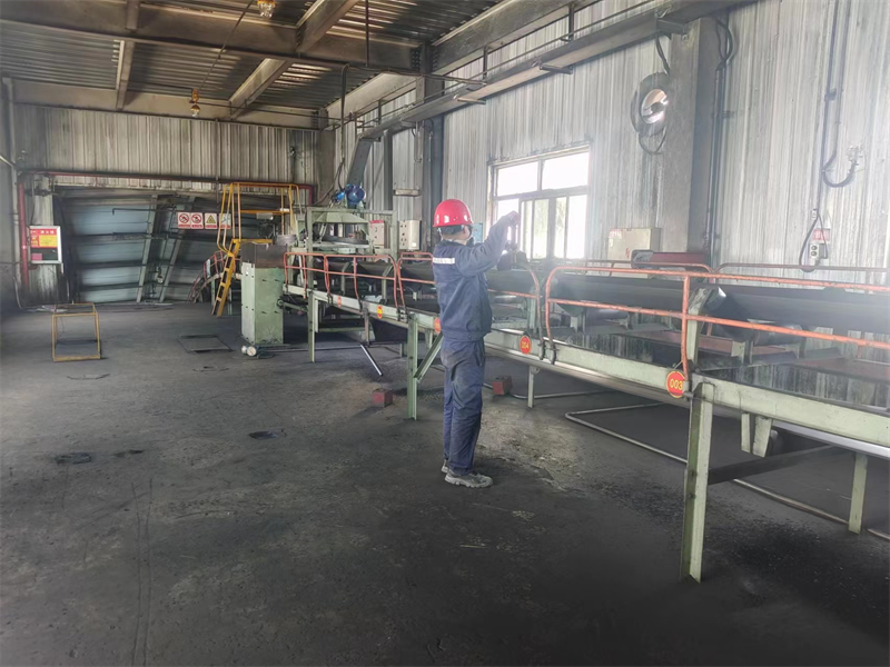 神木分公司生產“五一”不打烊,勞動“我”在崗3.png 神木分公司生產“五一”不打烊,勞動“我”在崗3.png