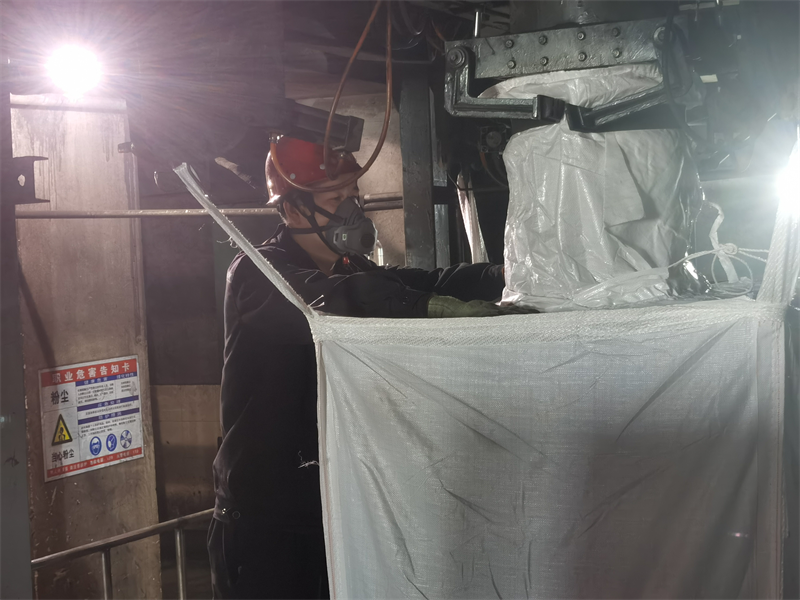 神木分公司生產“五一”不打烊,勞動“我”在崗4.png 神木分公司生產“五一”不打烊,勞動“我”在崗4.png