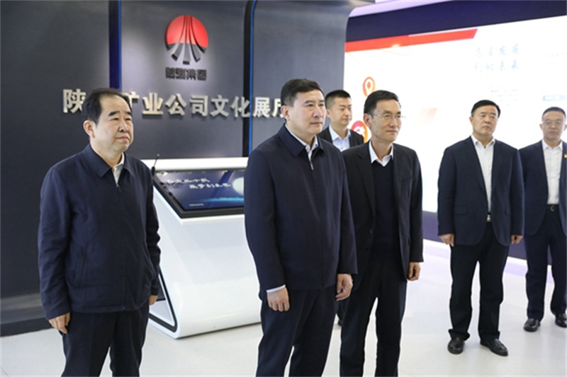 張文琪五一假期輕車簡從深入陜北企業檢查安全生產并慰問在崗干部職工2.jpg 張文琪五一假期輕車簡從深入陜北企業檢查安全生產并慰問在崗干部職工2.jpg