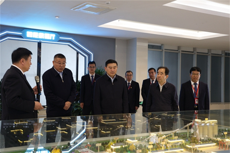 張文琪五一假期輕車簡從深入陜北企業檢查安全生產并慰問在崗干部職工3.jpg 張文琪五一假期輕車簡從深入陜北企業檢查安全生產并慰問在崗干部職工3.jpg