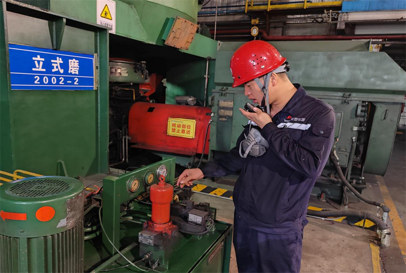 神木分公司水煤漿廠:生產一線的“暗夜”行者3.png 神木分公司水煤漿廠:生產一線的“暗夜”行者3.png