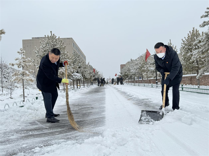 以雪為令 全員出動——神木分公司開展掃雪初冰活動2.png