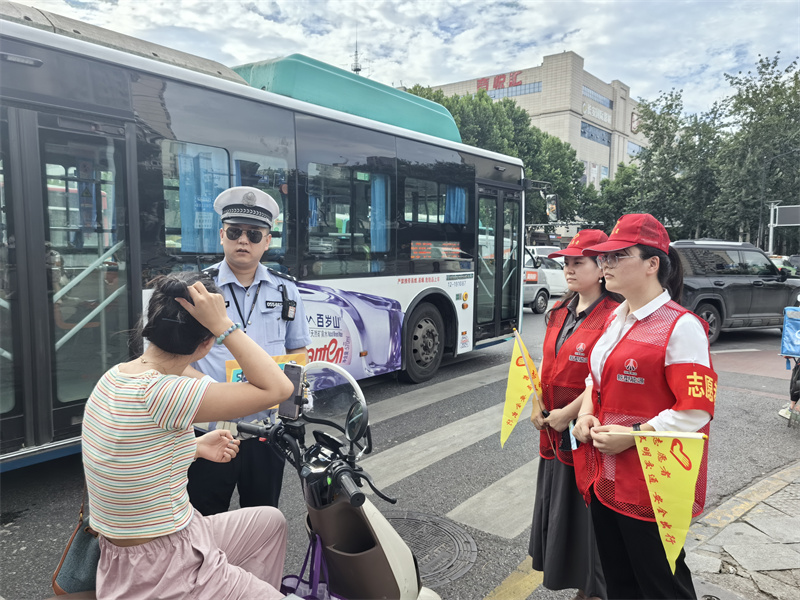 新型能源公司聯合陜煤集團文明辦開展交通文明勸導志愿服務活動