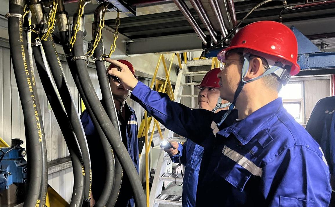 公司副總經理黃崗帶隊到選煤公司、灃京公司檢查指導工作